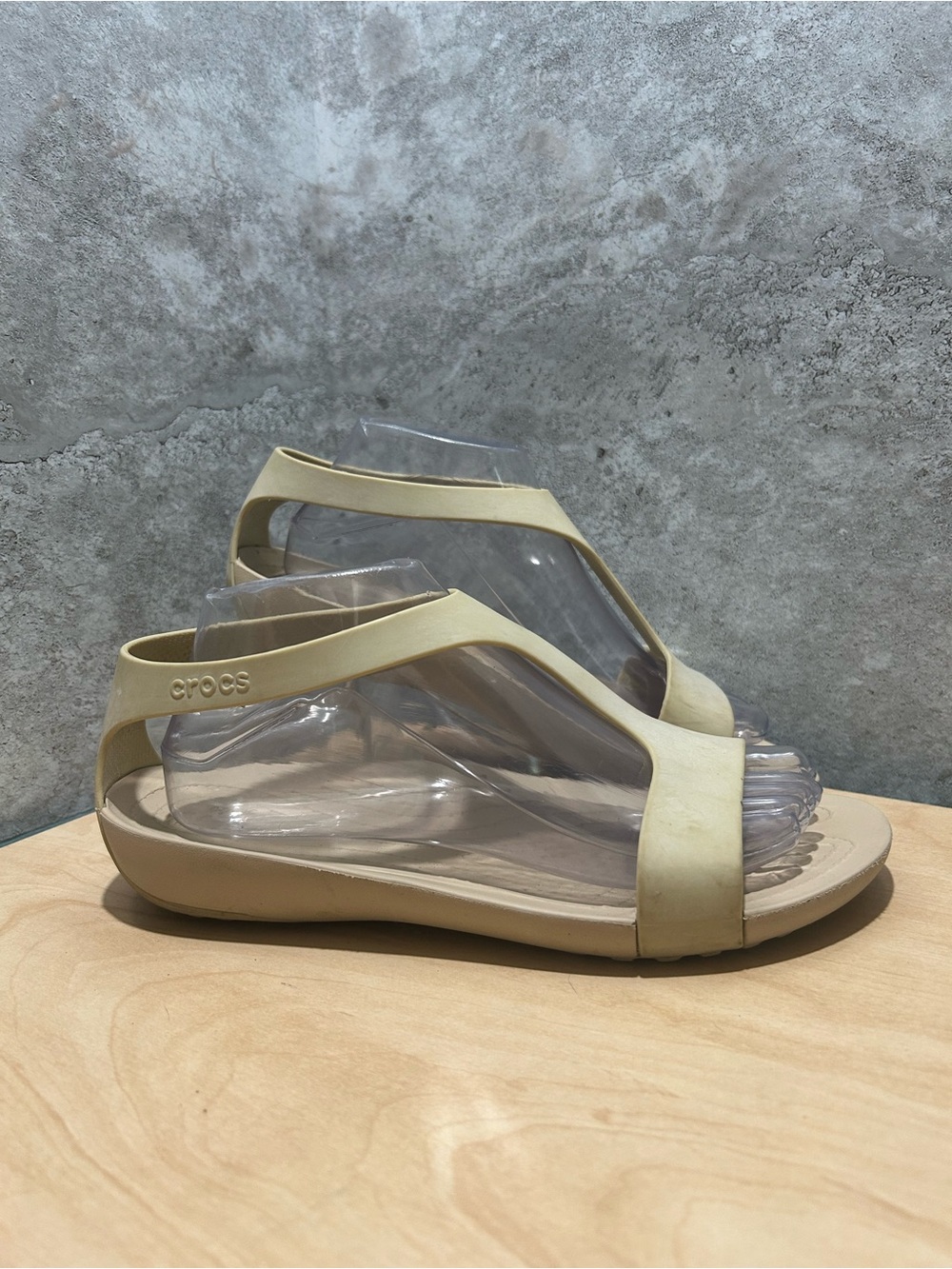 cream/beige Crocs Women's Serena Sandals women’s size 9